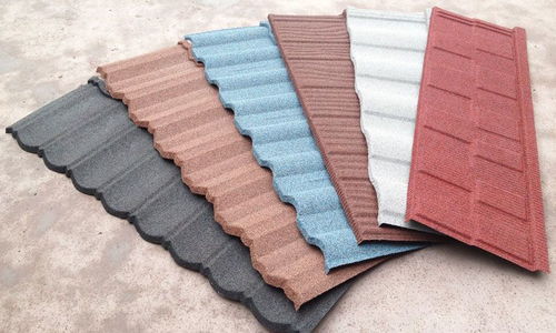 山東金屬彩石瓦多少錢 抗震噴砂彩石瓦 蛭石瓦隔音隔熱