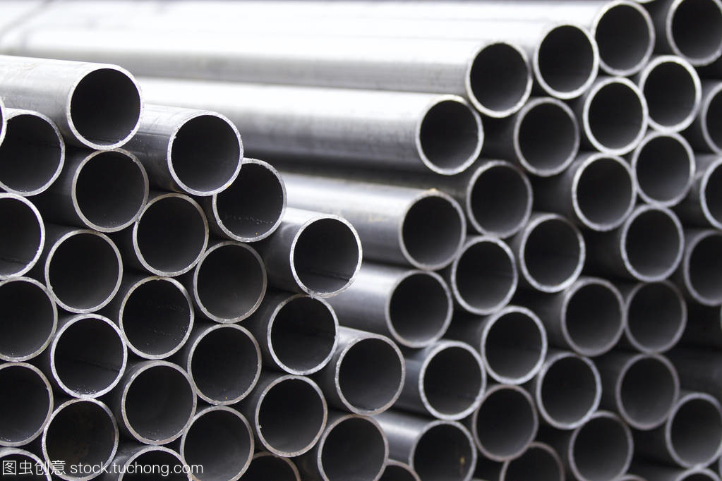 金屬型材管的圓形截面的金屬產(chǎn)品在倉庫包