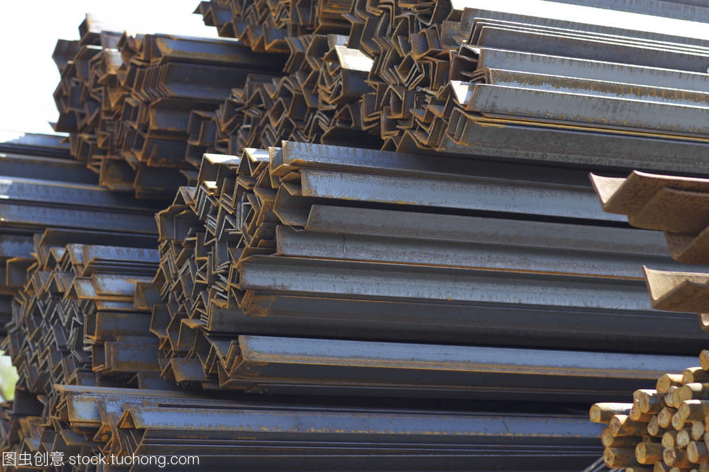 在金屬產品在倉庫包金屬齒形角