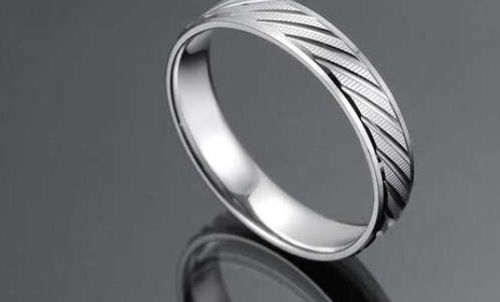 我的鉆戒里面刻著 pd950 do.035ct 這代表什么