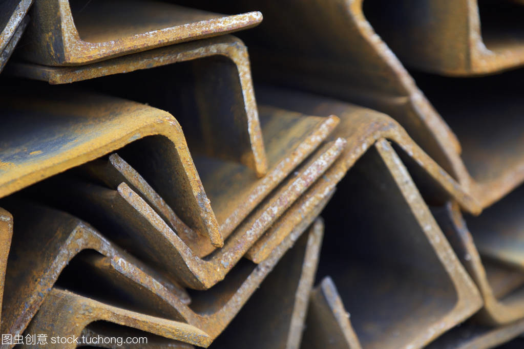 在金屬產品在倉庫包金屬齒形角